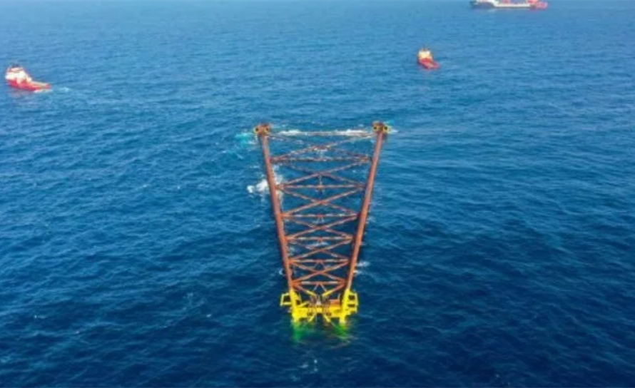 精准吊装！必赢bwin官网入口“四台抬吊”助力海洋工程建设!